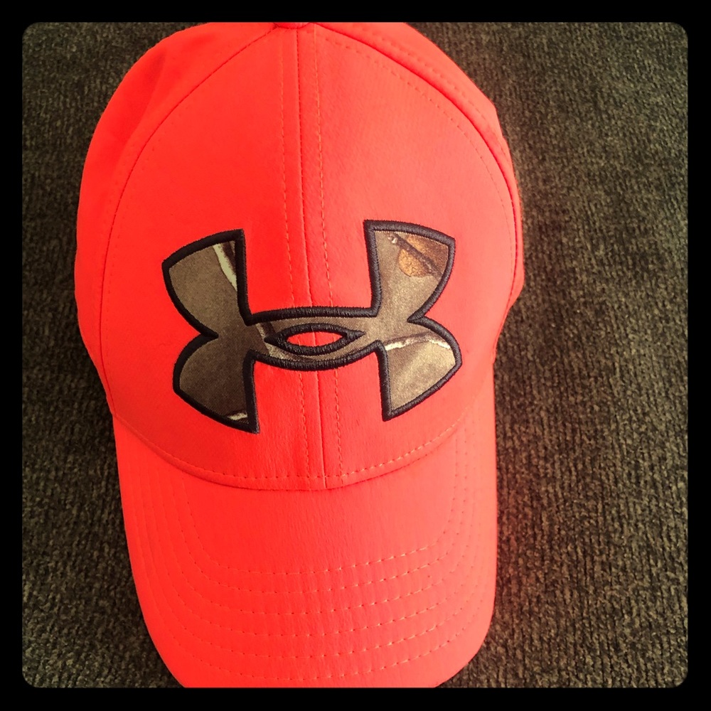 Womens Under Armour fitted hat